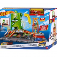 Hot Wheels: Mestna polnilna postaja s progo in 1 majhnim avtomobilom - Mattel