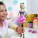 Barbie: Fashionista stilna lutka v roza krilu, s sončnimi očali - Mattel